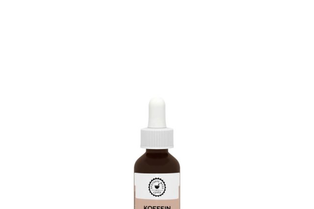 Eine braune Tropfflasche aus Glas mit der Aufschrift &bdquo;Koffein 5 %&ldquo; steht aufrecht vor einem wei&szlig;en Hintergrund. Die Flasche hat einen wei&szlig;en Tropfverschluss und ein schlichtes, minimalistisches Etikettendesign.