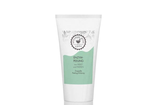 Eine wei&szlig;e Tube mit Gesichtsreiniger mit der Aufschrift &bdquo;Enzym-Peeling mit Frucht und Papaya&ldquo;, mit einem gr&uuml;nen Feld und einem schwarz-wei&szlig;en Logo, die aufrecht auf einem schlichten wei&szlig;en Hintergrund steht.